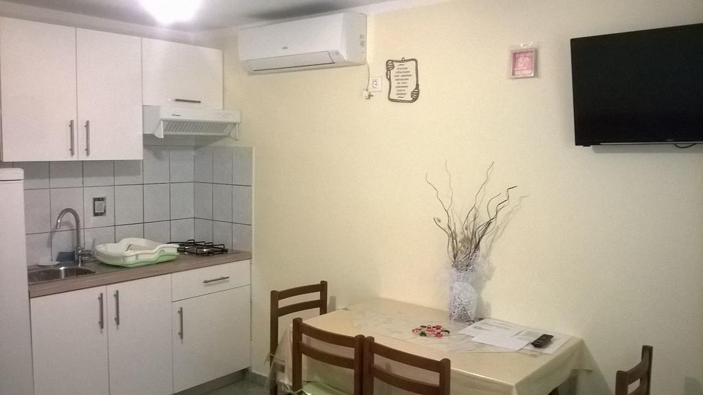 Apartment Rose プーラ エクステリア 写真