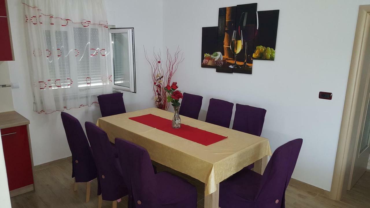 Apartment Rose プーラ エクステリア 写真