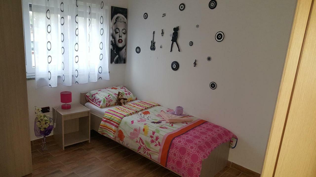 Apartment Rose プーラ エクステリア 写真
